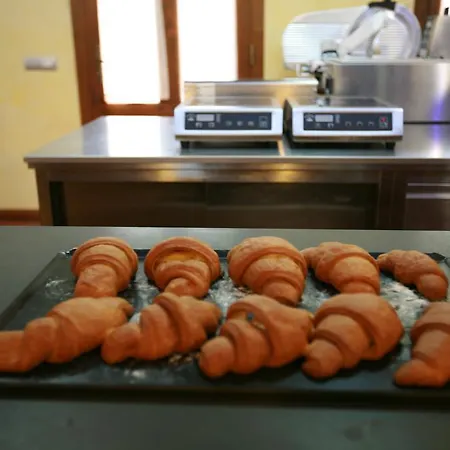 Contarine فندق مبيت وإفطار 3*